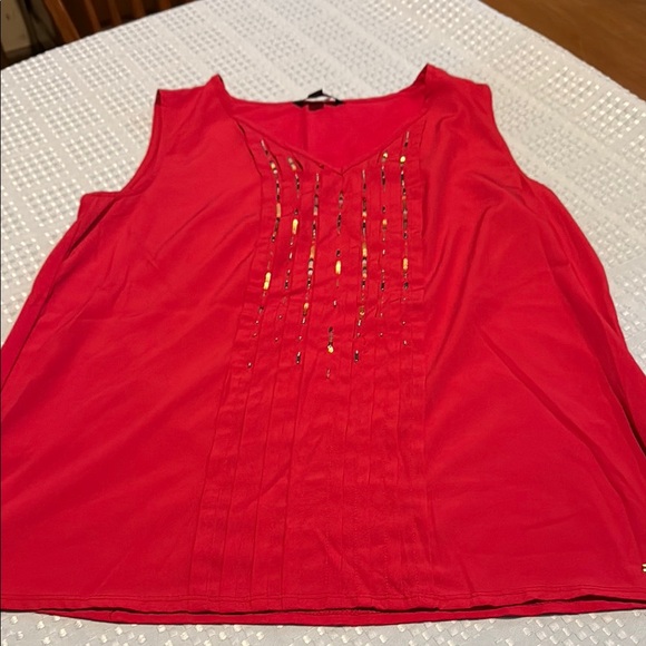 Red Sleeveless Top - Picture 2 of 12